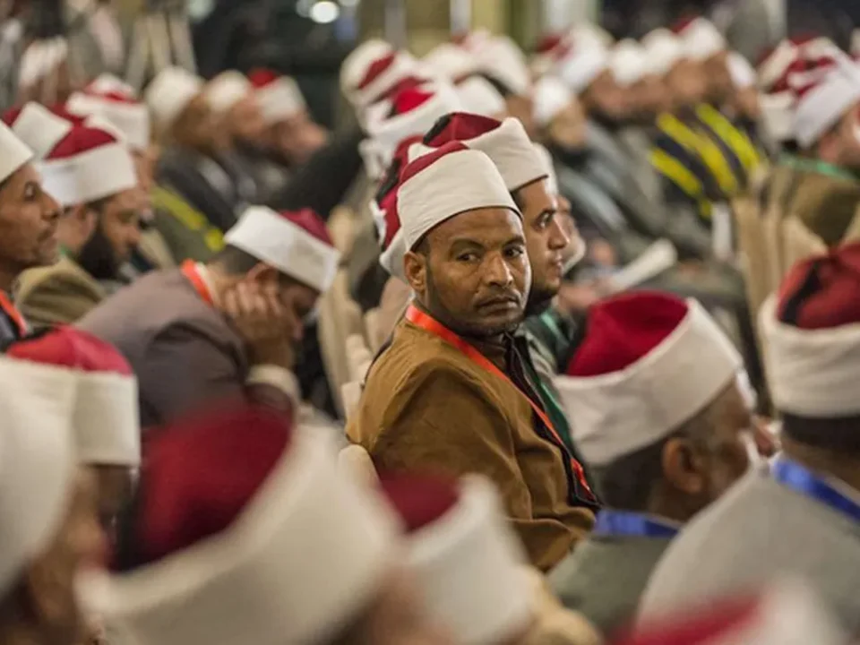 العمامة يا دكتور أسامة!